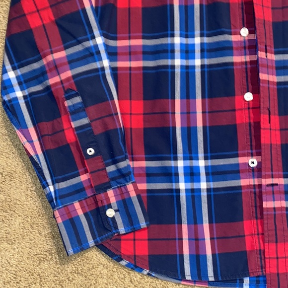 American Eagle men’s large red plaid button down in excellent like new condition - Picture 4 of 8